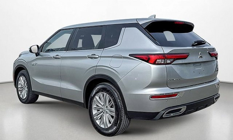 2023 Mitsubishi Outl...