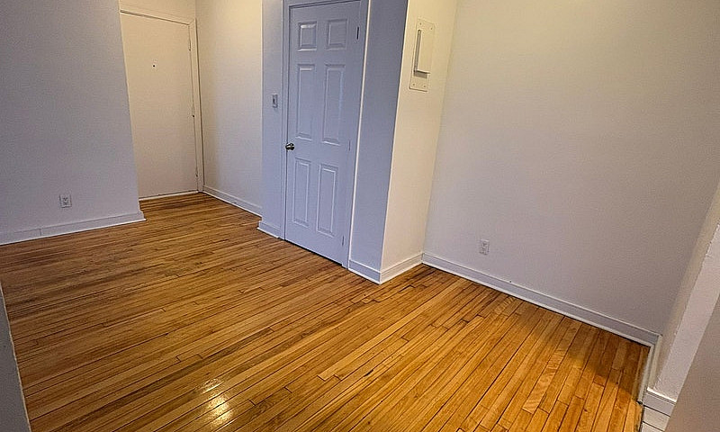 3 1/2 Apartment - Qu...