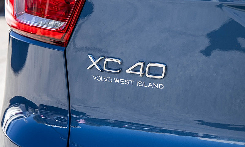 2023 Volvo Xc40...