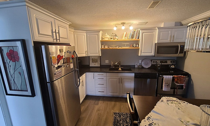 Modern One-Bedroom, ...