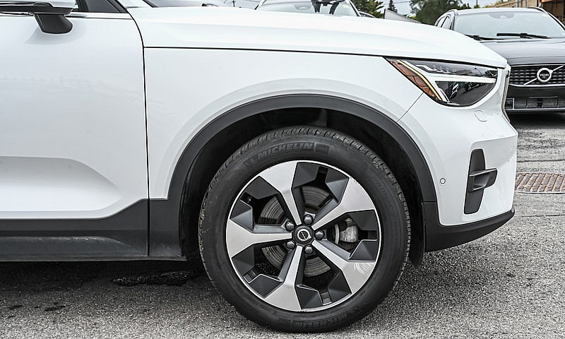 2024 Volvo Xc40...