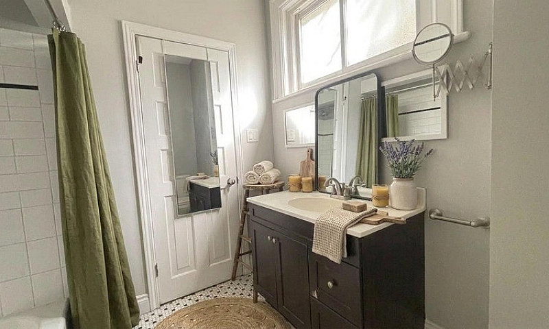 **Spacious 2-Bedroom...