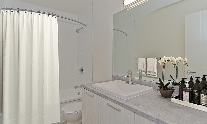 Lakeview Apartments ...