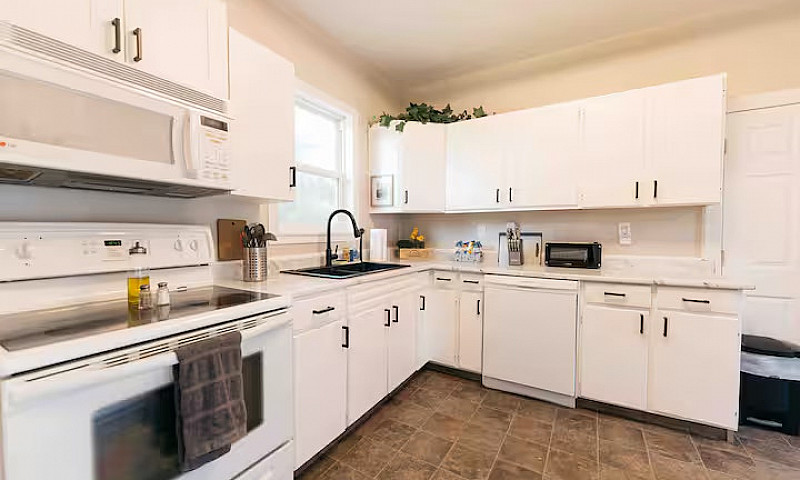 Spacious 3-Bedroom, ...