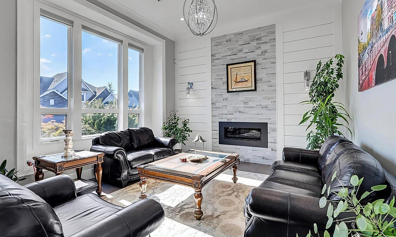 15949 39A Avenue Sur...