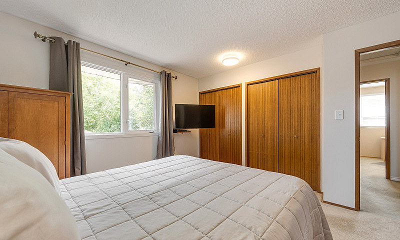 Spacious 4 Bedroom B...