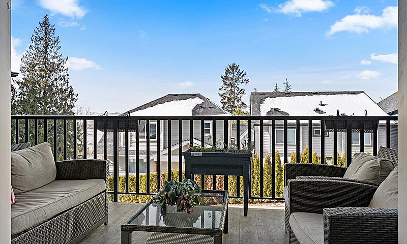 36 4295 Old Clayburn...