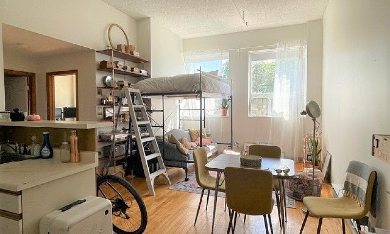 Uptown 2 Bedroom Uni...