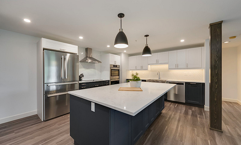 Renovated Condo In B...