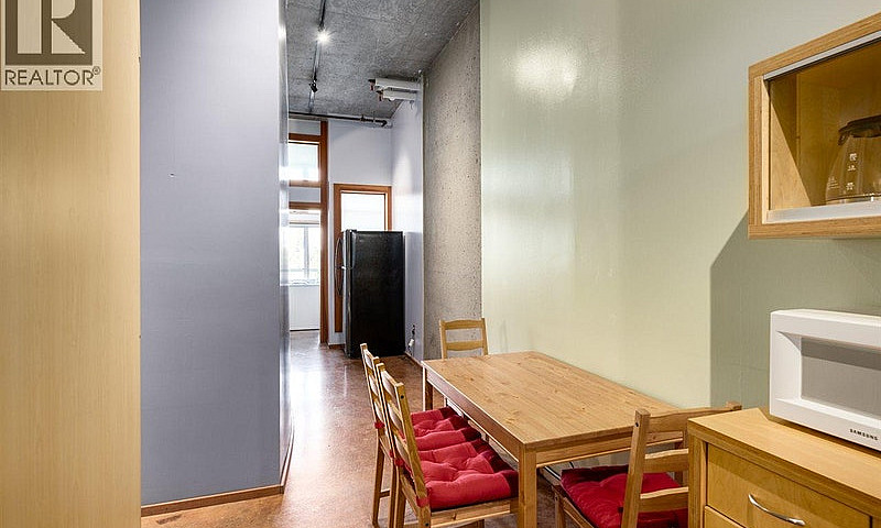 3Xx 1529 W 6Th Avenu...