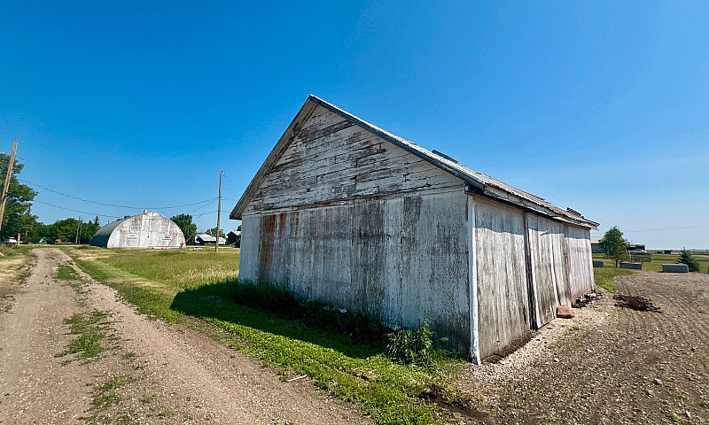 207 Coteau Street - ...