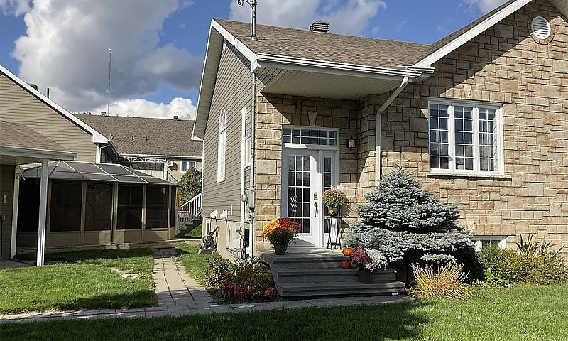 $375,000 - Semi-Deta...