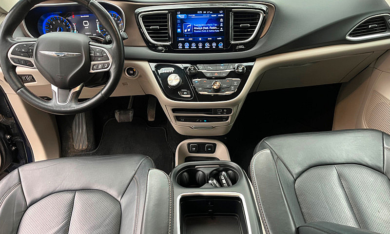 2017 Chrysler Pacifi...