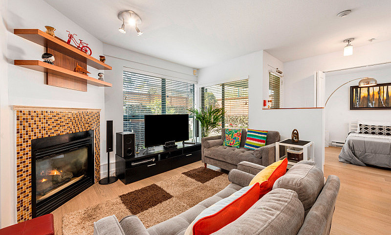 Fairview 2Br+Den Gar...