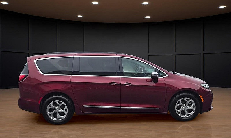 2022 Chrysler Pacifi...