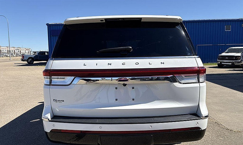 2022 Lincoln Navigat...