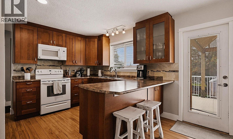 1025 Pigeon Avenue W...