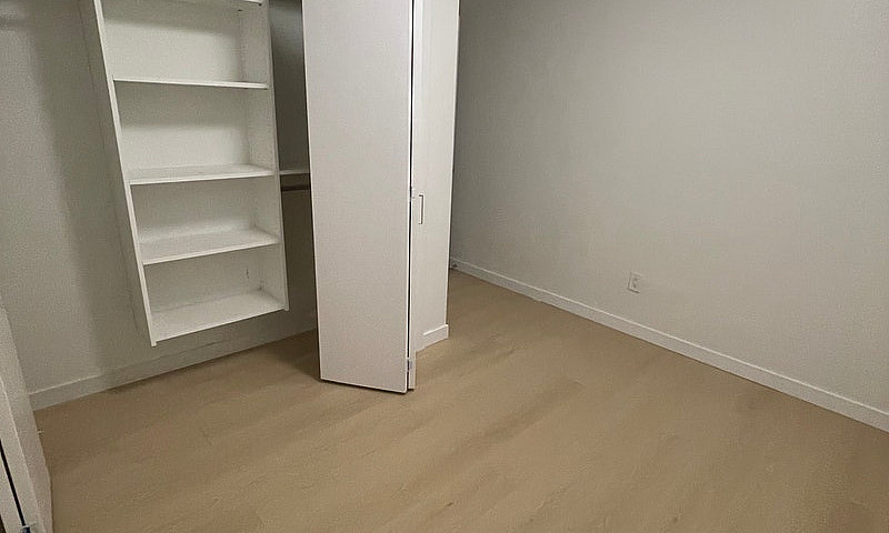 Stunning 2 Bedroom/1...