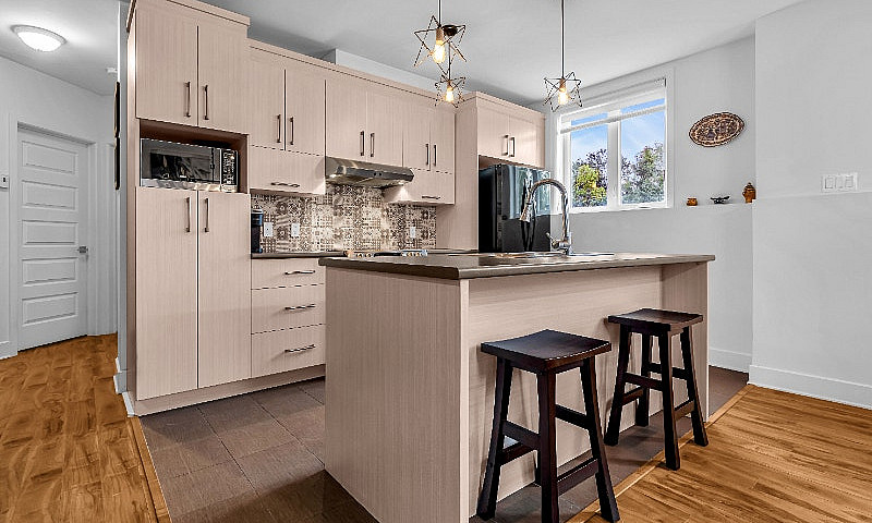Condo À Vendre À Can...
