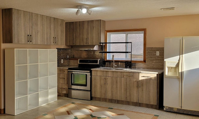 Bright & Spacious 3-...