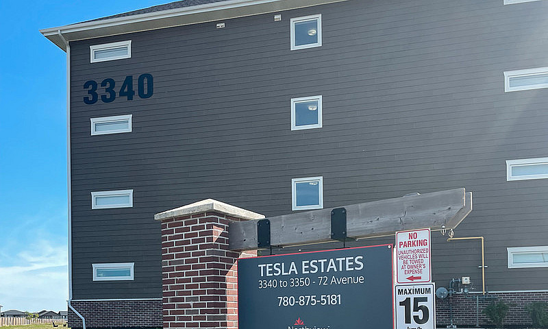 Tesla Estates - 2 Be...