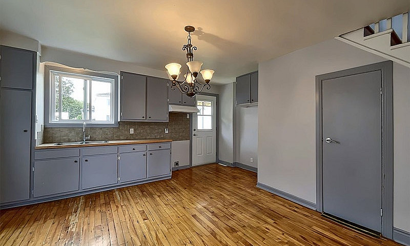 $422,000 - Duplex Fo...