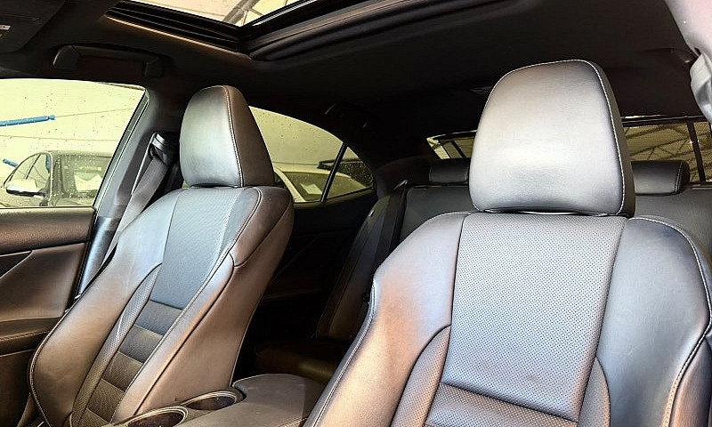 2016 Lexus Is 300...