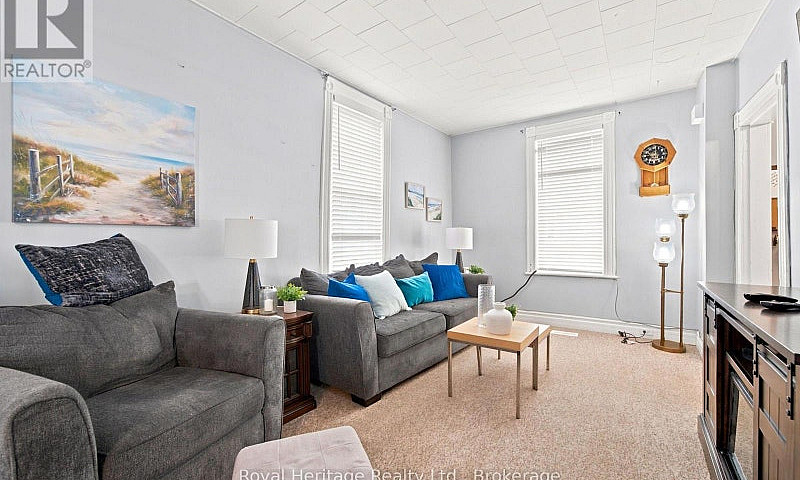 61 Lindsay Street N ...