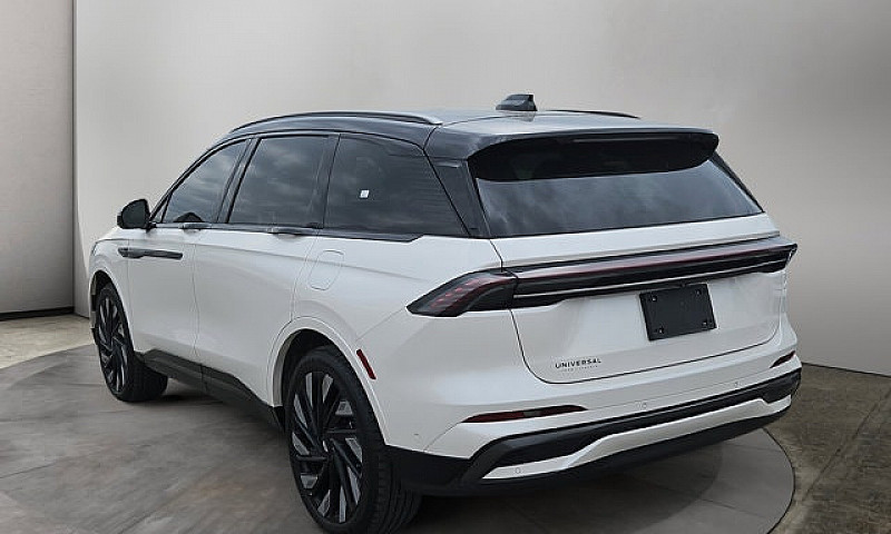 2024 Lincoln Nautilu...