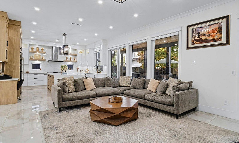 17925 56A Avenue Sur...