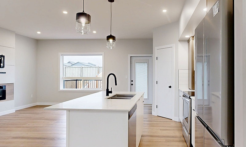 #2207 - 3 Bed/2 Bath...