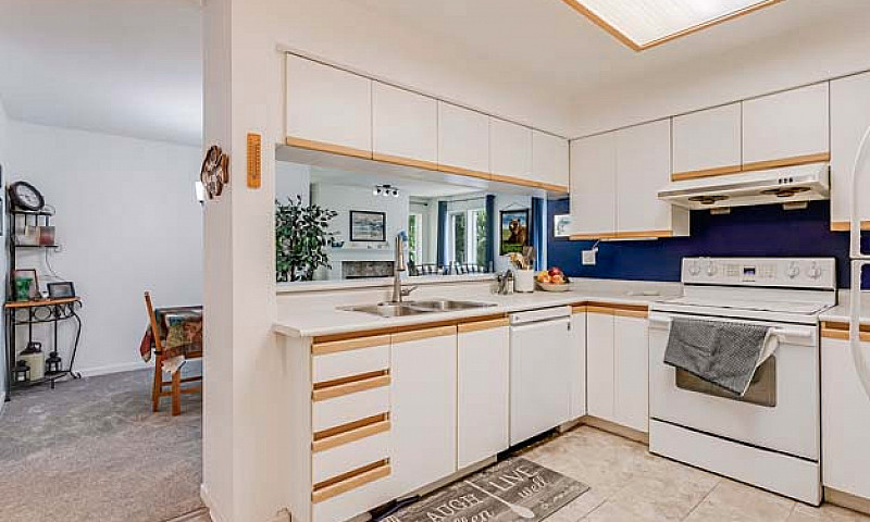 Spacious Corner Unit...