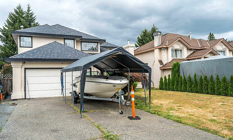 17163 102 Avenue Sur...
