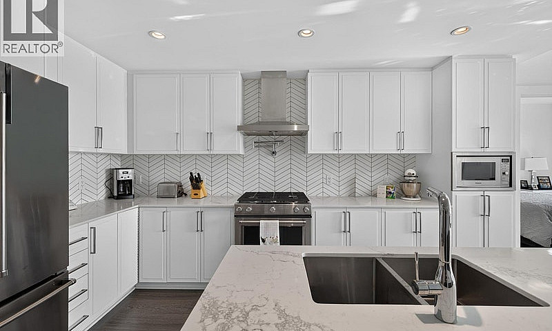 508 4477 Hastings St...