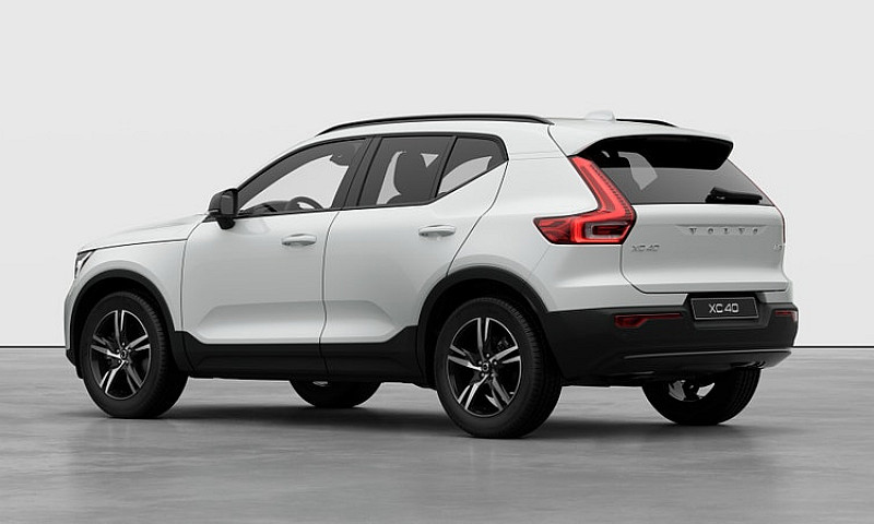 2026 Volvo Xc40...