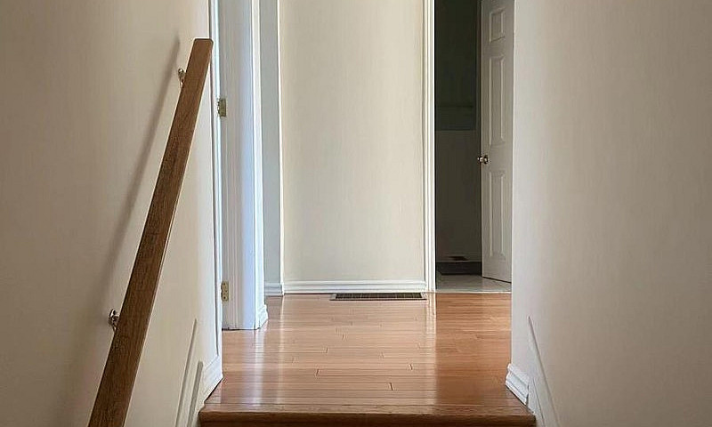 763 Dundas Street W ...