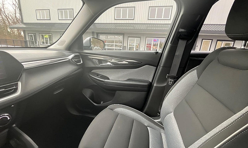 2025 Chevrolet Trail...