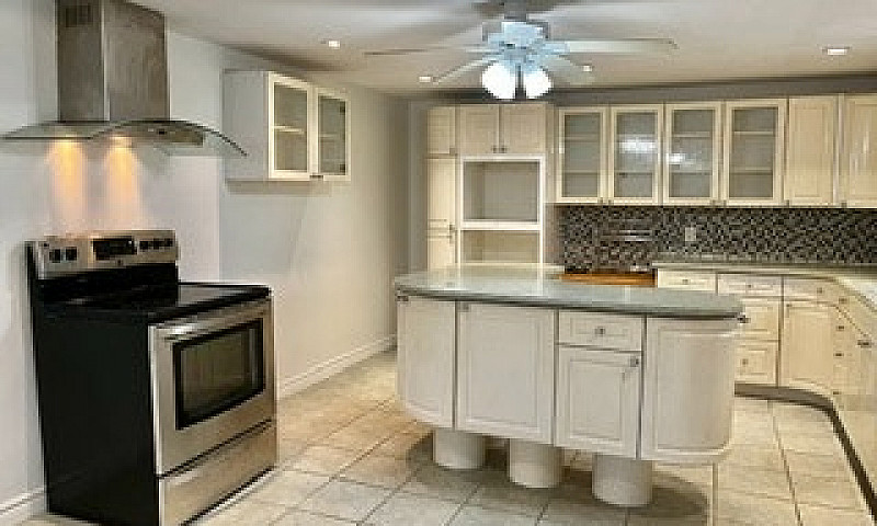 Modern 2-Bedroom, 2-...