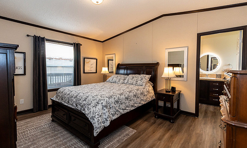 4 Sunset Cres., Cond...