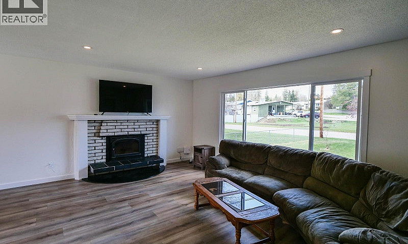 1324 Moffat Avenue Q...