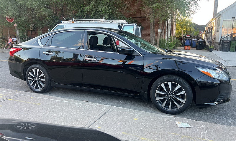 2017 Nissan Altima 2...