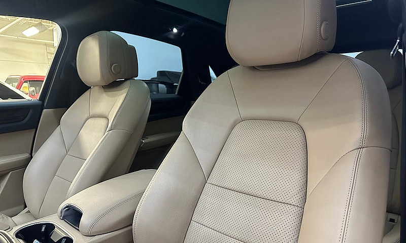 2022 Porsche Cayenne...