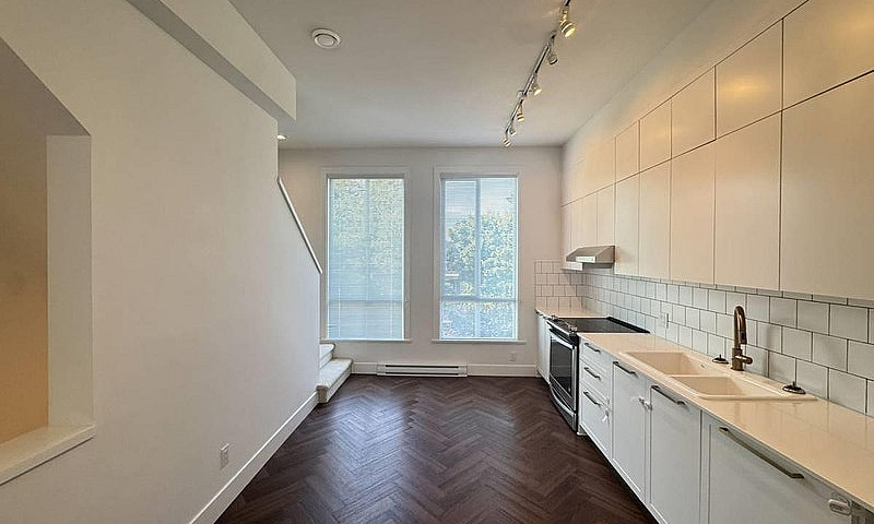 15828 27 Ave Surrey,...