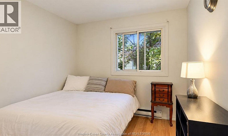 3096 Meadowbrook Lan...