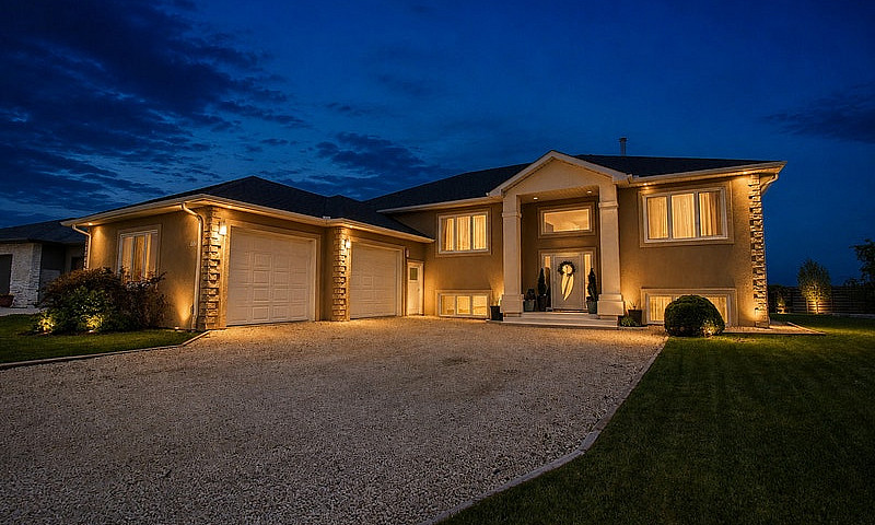 Stunning, 6 Bdrm, 3....