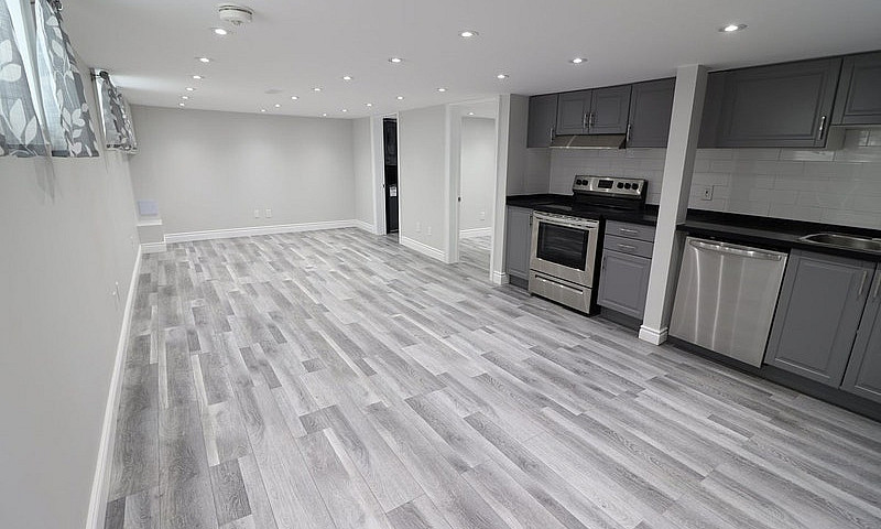 Bright 2 Bedroom Bas...