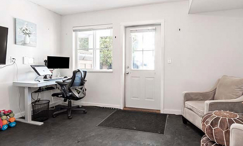 Move-In Ready Townho...