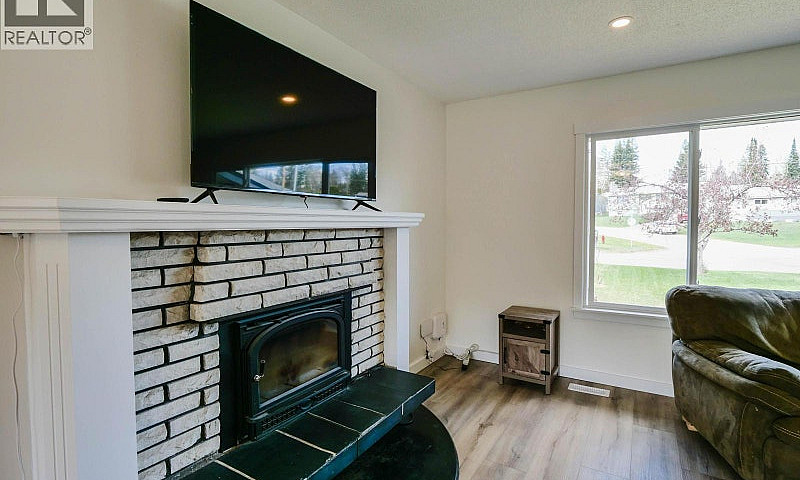 1324 Moffat Avenue Q...