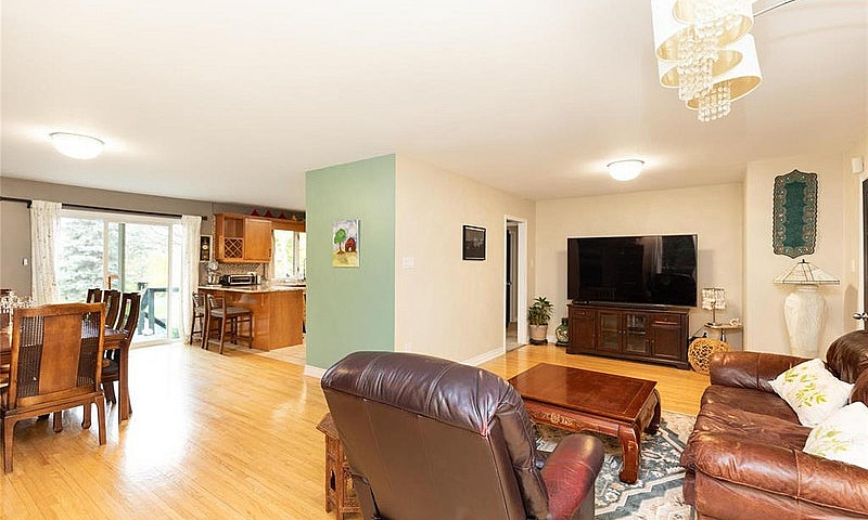 2946 Henderson Highw...