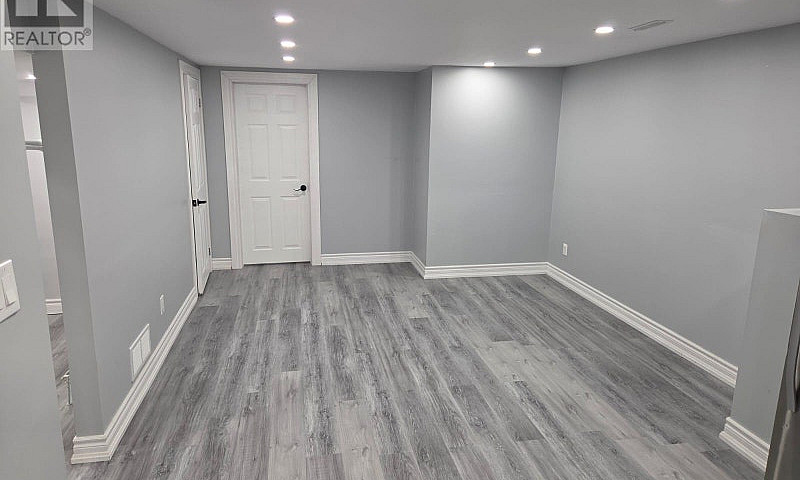 Bsmt - 158 Eastmount...